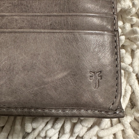FRYE 100% Leather Trifold Snap Closure Melissa Wallet in Carbon - Picture 11 of 11